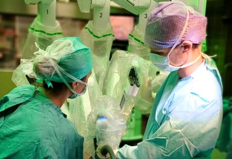 Roboter-Chirurgie im LKH Villach: Erste Operationen mit dem Da-Vinci-Roboter erfolgreich durchgeführt